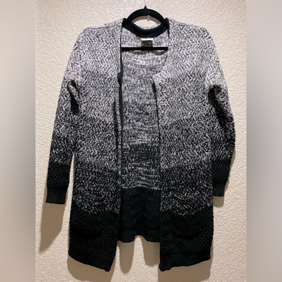 Hot & Delicous Open Knit Long Sweater Cardigan Ombre White Black, Sizes M/L - Picture 2 of 8